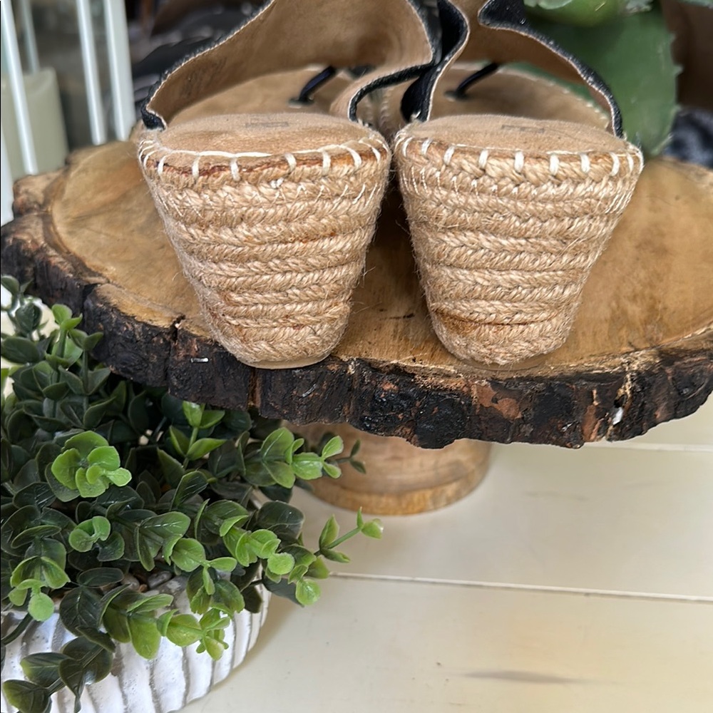 🆕 White Mountain Black and Tan Espadrille Slide Thong Sandals•Size 8 - Picture 3 of 16